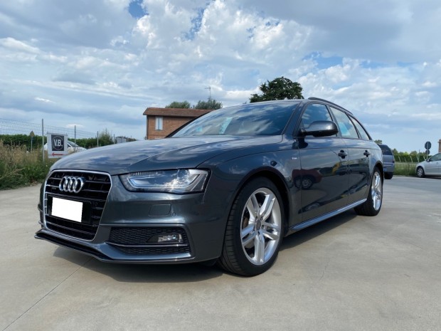 Audi A 4 Avant Argento Metalizzatto (4) Audi A 4 Avant Argento Metalizzatto (4)