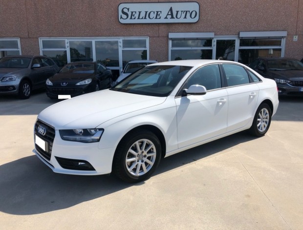 Audi A 4 Berlina (18) Audi A 4 Berlina (18)