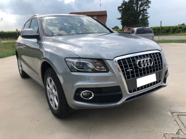 Audi Q5 (6) Audi Q5 (6)