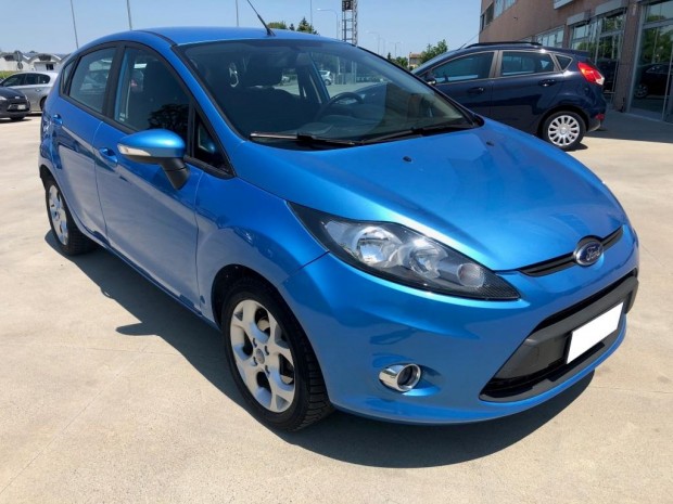 Ford Fiesta (5) Ford Fiesta (5)