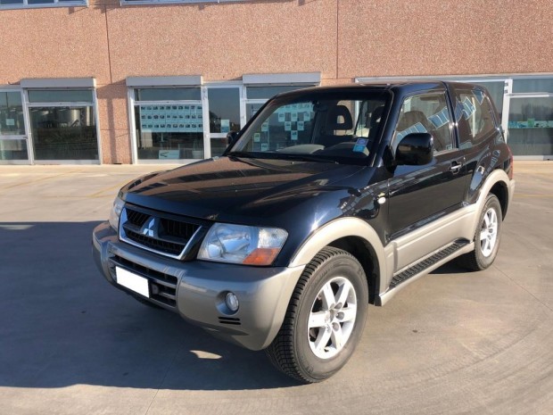 Mitsubishi Pajero (2) Mitsubishi Pajero (2)