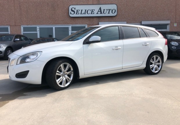 VOLVO V 60 (8) VOLVO V 60 (8)