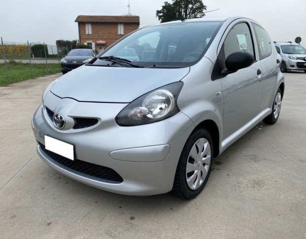 toyota aygo (3) toyota aygo (3)
